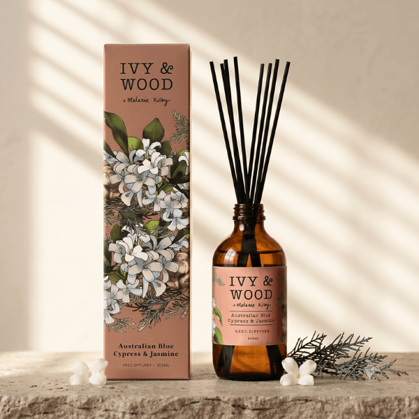 MUDITA IVY & WOOD 澳洲藍絲柏與茉莉居家擴香瓶，以清爽木質與優雅花香交織，長效陪伴居家空間的香氛藝術