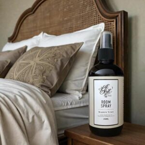 澳洲原裝 Lil'bit Sleepy Time 晚安植萃精油睡眠噴霧 250ml，真正薰衣草與洋甘菊精油調香，睡前枕巾輕噴舒眠主圖